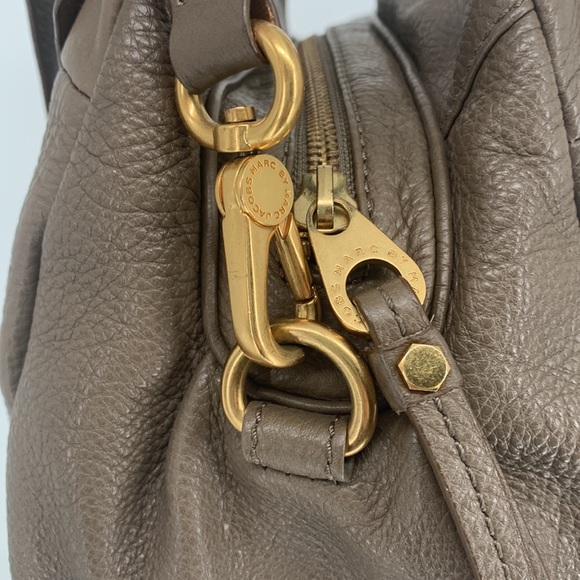 Marc Jacobs Brown Pebbled Leather Slouchy Two-Way convertible Bag - Picture 7 of 16